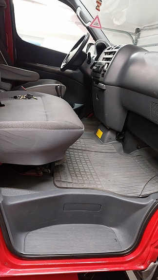 Toyota HiAce 24 of 30