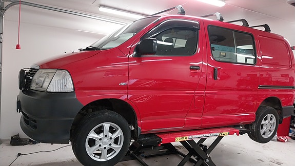 Toyota HiAce 13 of 30