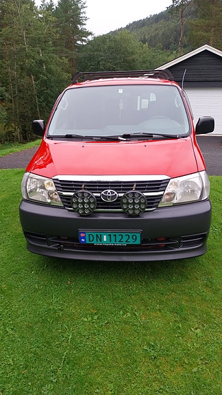Toyota HiAce 4 of 30