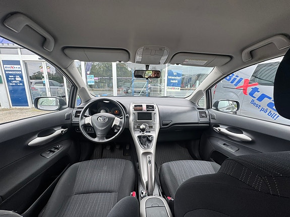 Toyota Auris 3 of 6