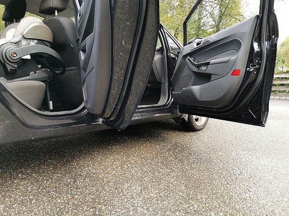 Ford Fiesta 23 of 25