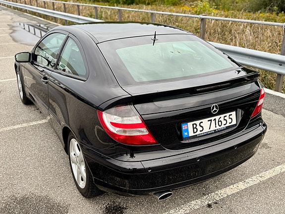 Mercedes-Benz C180 11 of 26