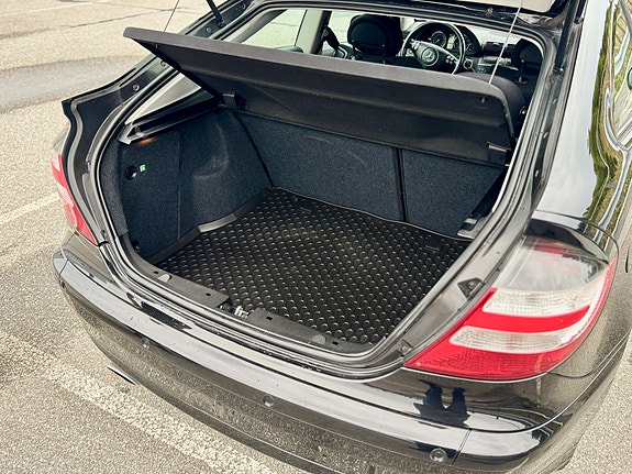 Mercedes-Benz C180 12 of 26