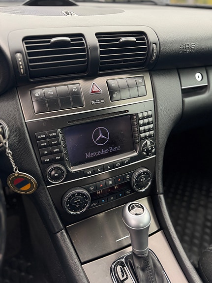 Mercedes-Benz C180 23 of 26