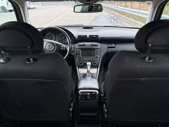 Mercedes-Benz C180 14 of 26