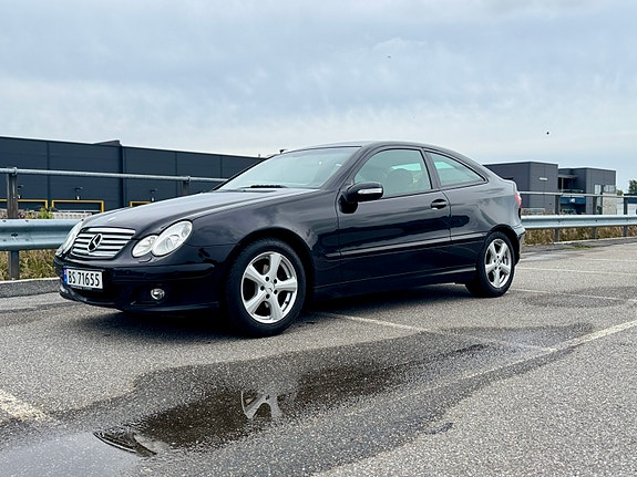 Mercedes-Benz C180 2 of 26