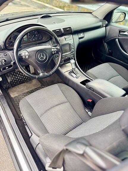 Mercedes-Benz C180 16 of 26