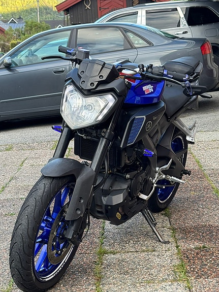 Yamaha MT-125 2 of 11