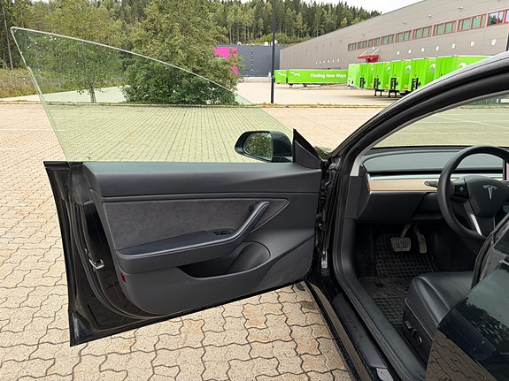 Tesla Model 3 20 of 30