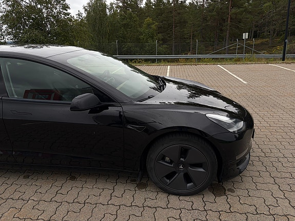 Tesla Model 3 9 of 30