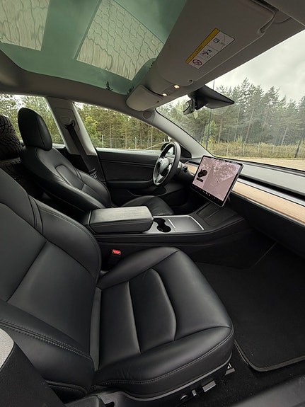 Tesla Model 3 30 of 30