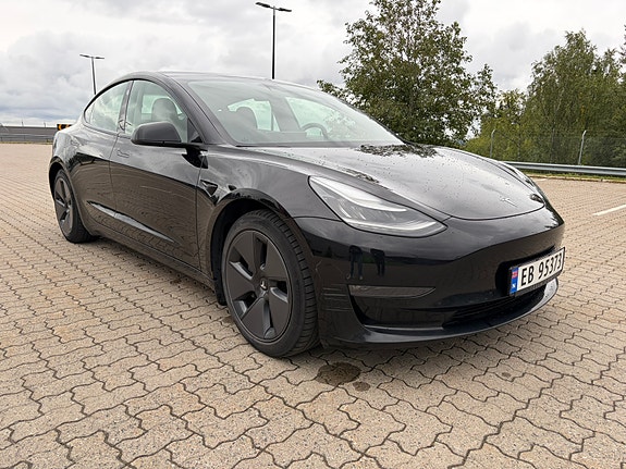 Tesla Model 3 7 of 30