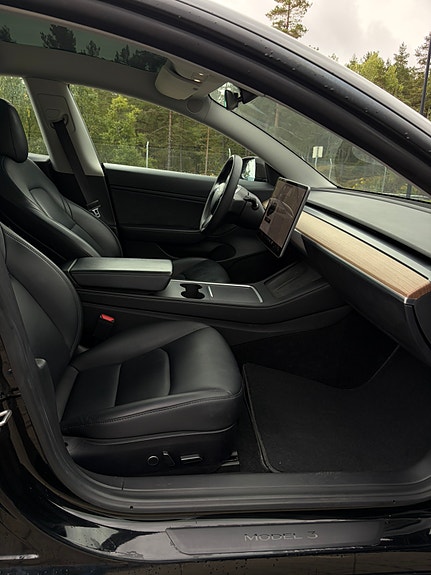 Tesla Model 3 29 of 30