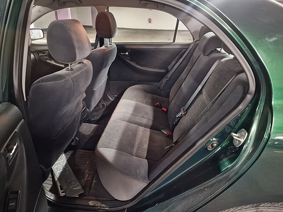 Toyota Corolla 6 of 8