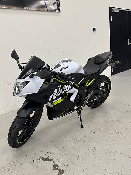 Kawasaki Ninja 125 7 of 9