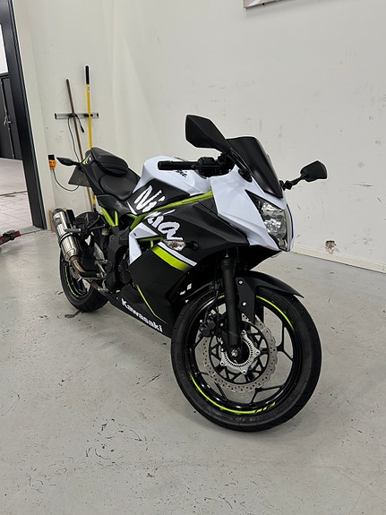 Kawasaki Ninja 125 3 of 9