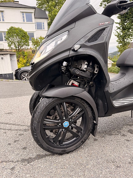 Piaggio MP3 300 HPE 8 of 10