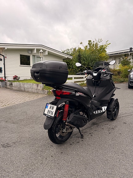 Piaggio MP3 300 HPE 3 of 10