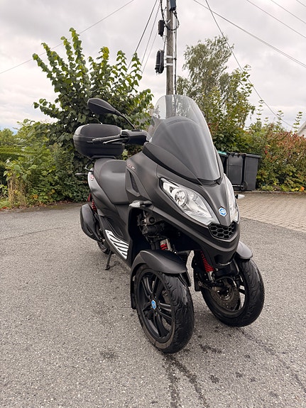 Piaggio MP3 300 HPE 2 of 10