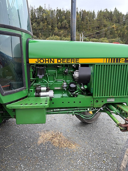 John Deere 2140 2 of 6