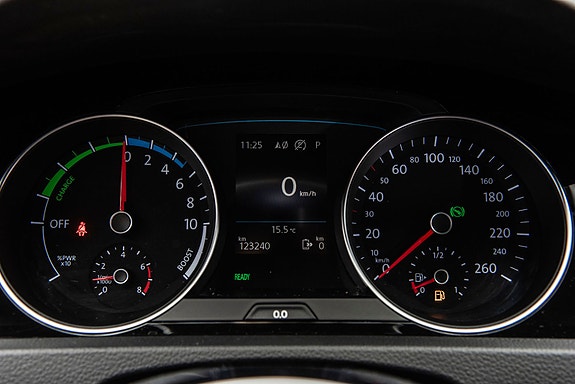 Volkswagen Golf VIII 16 of 24
