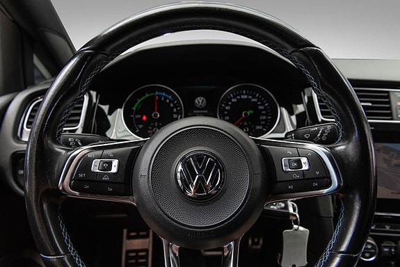 Volkswagen Golf VIII 14 of 24
