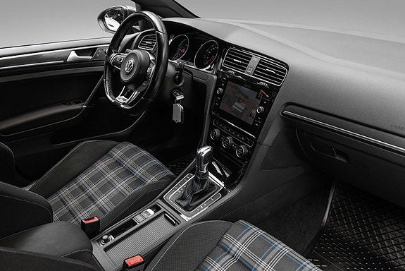 Volkswagen Golf VIII 24 of 24