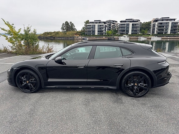 Porsche Taycan 4 2 of 19