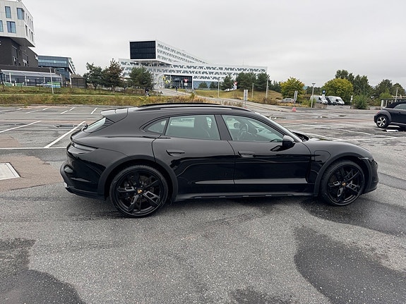 Porsche Taycan 4 8 of 19