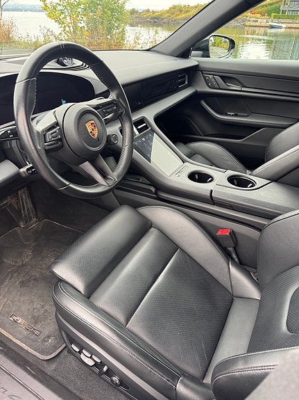 Porsche Taycan 4 16 of 19