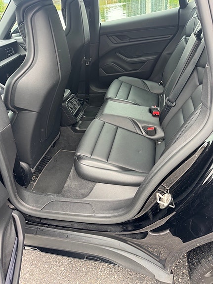 Porsche Taycan 4 15 of 19