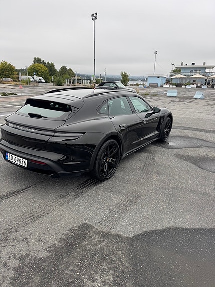 Porsche Taycan 4 5 of 19