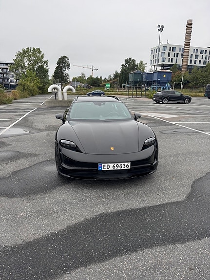 Porsche Taycan 4 11 of 19