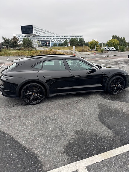 Porsche Taycan 4 7 of 19