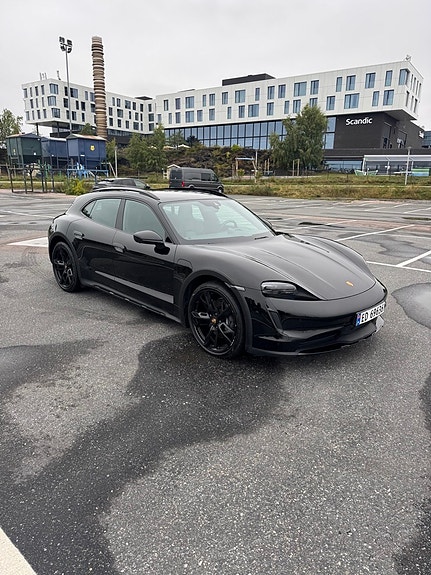 Porsche Taycan 4 10 of 19
