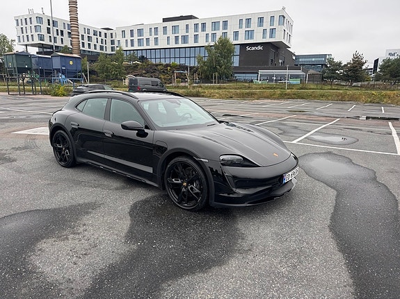 Porsche Taycan 4 9 of 19