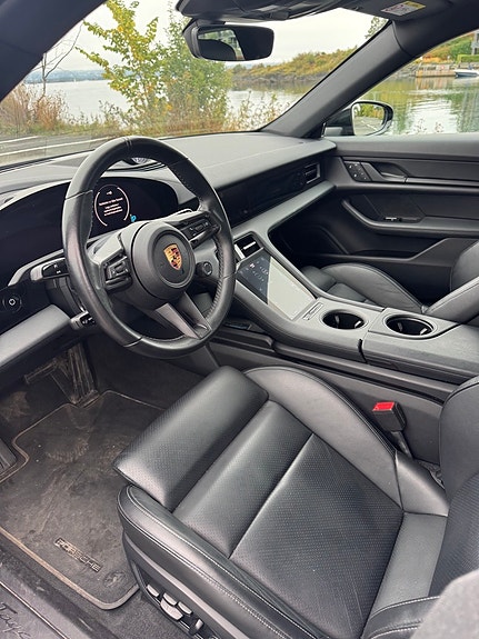 Porsche Taycan 4 18 of 19