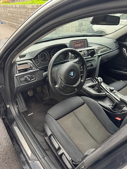 BMW 318d 6 of 8