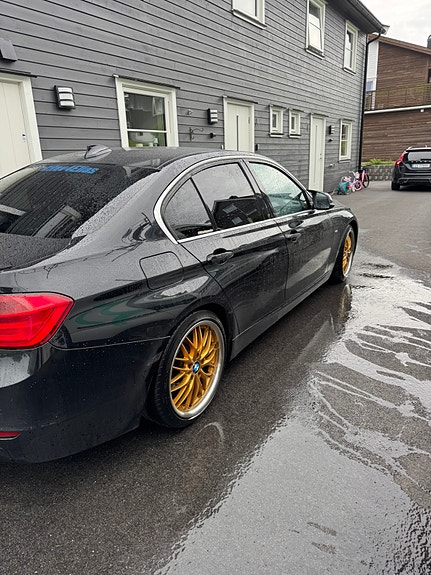 BMW 318d 3 of 8