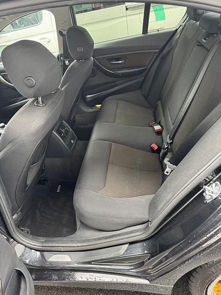 BMW 318d 5 of 8