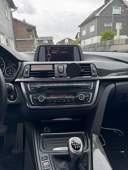 BMW 318d 8 of 8