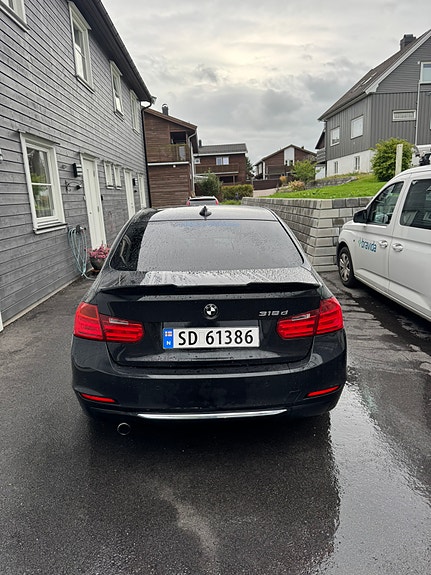 BMW 318d 4 of 8