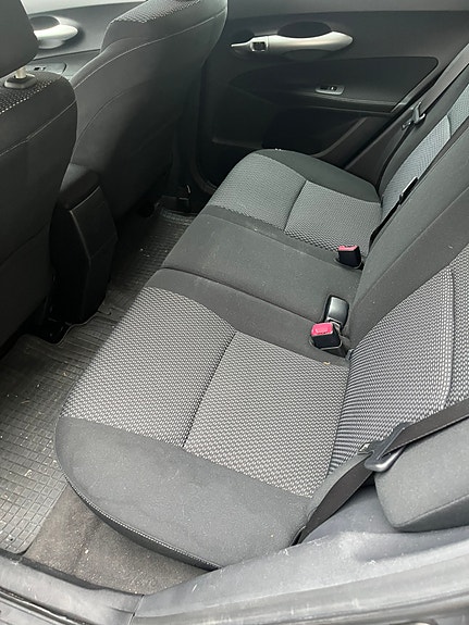 Toyota Auris 3 of 7