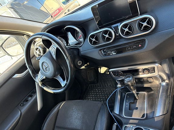 Mercedes-Benz X250 d 4 of 4