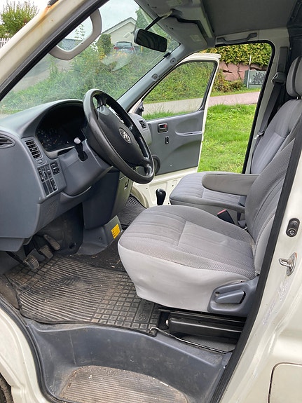 Toyota HiAce 5 of 9