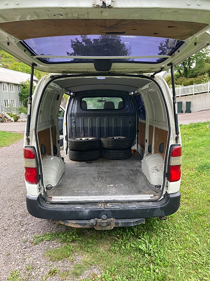 Toyota HiAce 7 of 9