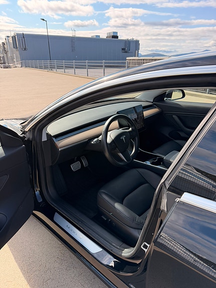 Tesla Model 3 17 of 30