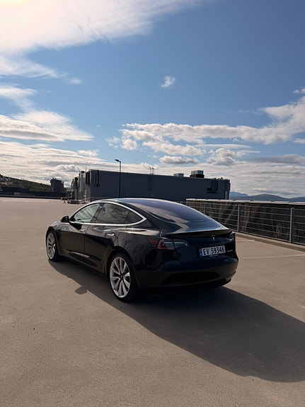 Tesla Model 3 6 of 30