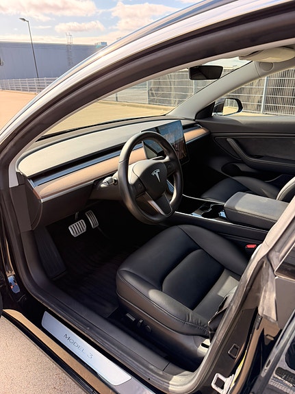 Tesla Model 3 18 of 30