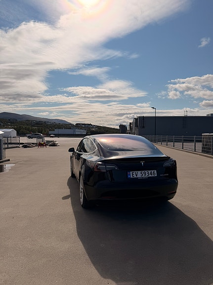 Tesla Model 3 7 of 30